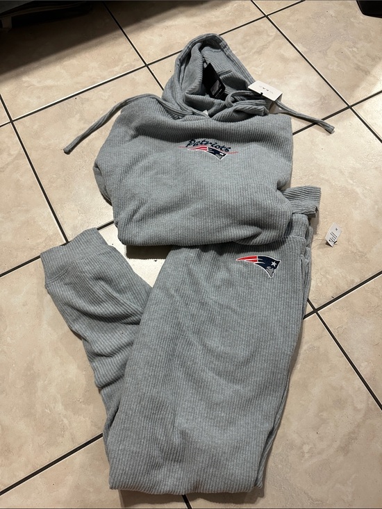 Wear By Erin Andrews Other - Grey Ribbed New England Patriots Hoodie & Jogger Set